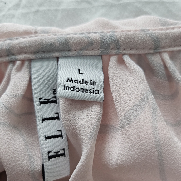 Light Pink Floral Ruffle Neck Blouse - Women - Picture 3 of 4